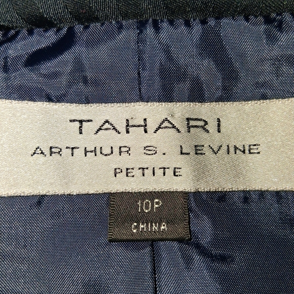 TAHARI elegant Classic Navy Pinstripe Women's Blazer Size 10p - Picture 2 of 16